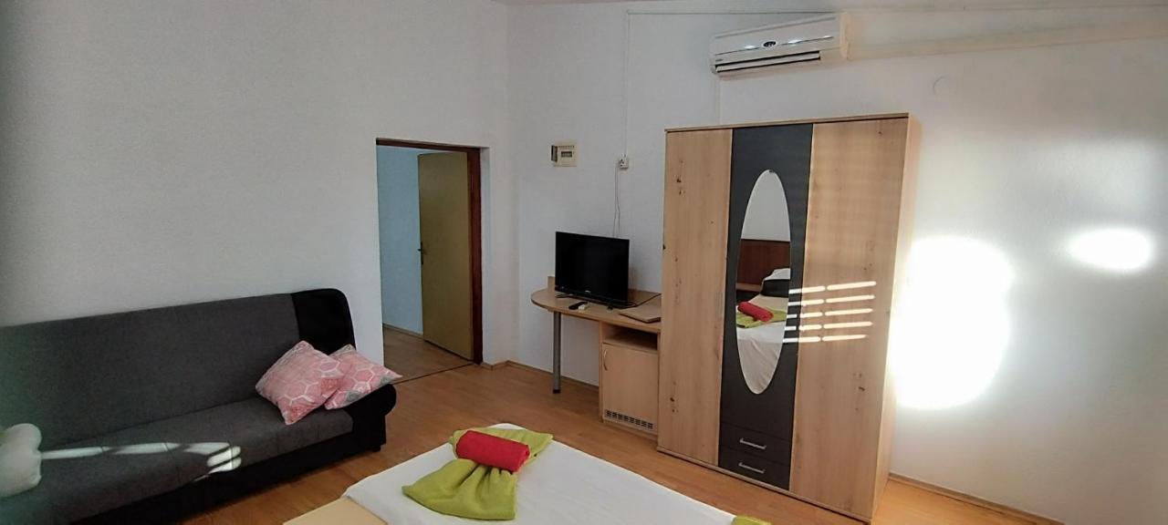Apartments Andela Starigrad Paklenica Exterior foto